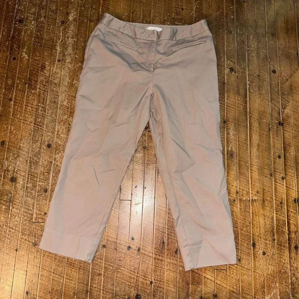 Chico’s tan flat front 1.5/10 business casual cropped pants